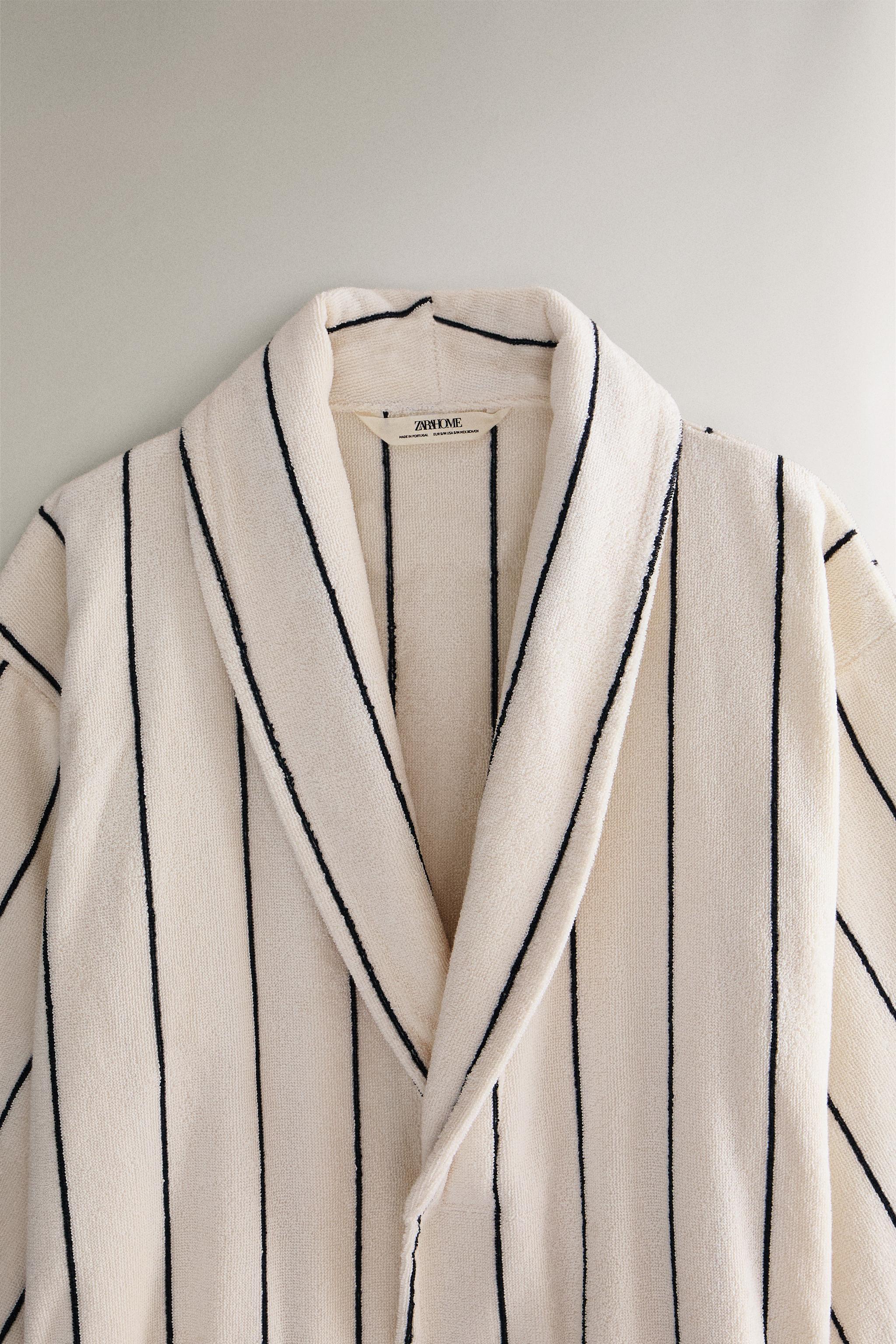 TERRYCLOTH BATHROBE FINE STRIPE DESIGN